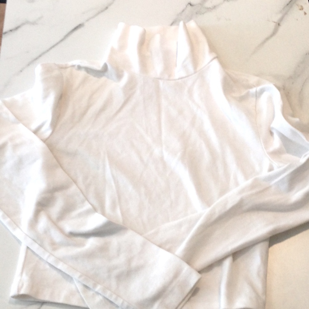 Forever 21 white turtleneck long sleeve tee,small.
